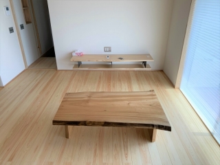 新潟市のＴ様邸へ135幅一枚板楠材フロアテーブル・ダイニングチェアをお届けしました！