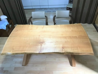 胎内市のS様邸へ180幅山桜材ダイニングテーブル、腰にやさしい椅子をお届けしました！