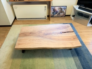 新潟市のY様邸へ157幅一枚板栃材フロアテーブルをお届けしました！