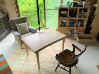 阿賀野市のK様邸へ105幅真樺材ダイニングテーブルをお届けしました！