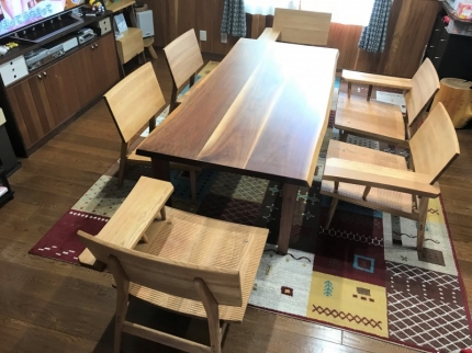 新発田市のA様邸へ201幅ブラックウォールナット材テーブル、ナラ材チェアをお届けしました！
