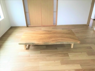 阿賀野市のW様邸へ196幅一枚板楠材フロアテーブルをお届けしました！