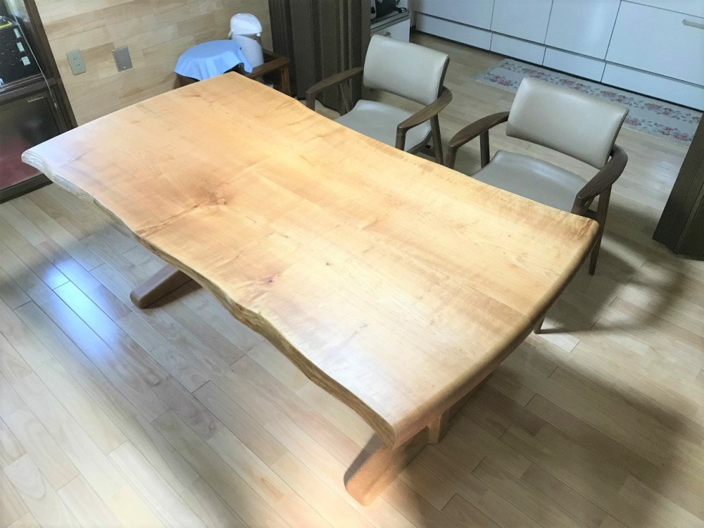 【180幅山桜材ダイニングテーブル】【腰にやさしい椅子】お届けしました！