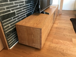 新潟市のＫ様邸にオーダー(特注)テレビボードをお届けしました！