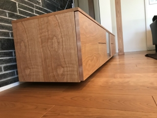 新潟市のＫ様邸にオーダー(特注)テレビボードをお届けしました！