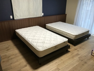 村上市のS様邸にナラ材半円ダイニングテーブルセット、ベッドをお届けしました！