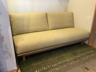 新潟市のH様邸に2.5人掛けナラ材ソファをお届けしてきました！