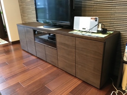 新潟市のＭ様邸へ200幅ウォールナット材特注テレビボードをお届けしました！