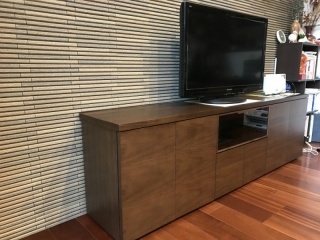新潟市のＭ様邸へ200幅ウォールナット材特注テレビボードをお届けしました！