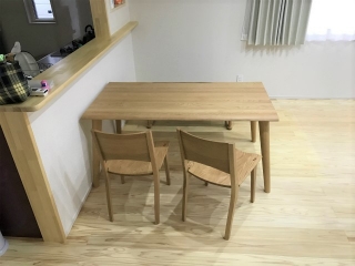 新潟市のS様邸へダイニング4点セットをお届けしました！