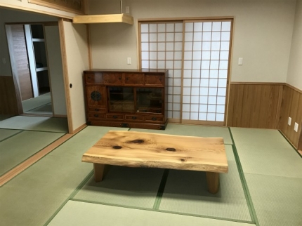 新潟市のY様邸へ151幅杉材フロアテーブル・150幅和茶棚・155幅テレビボードをお届けしました！