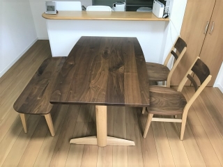 胎内市のH様邸へ150幅ウォールナット材ダイニングテーブルセットをお届けしました！
