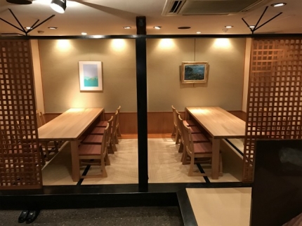新潟市中央区の【よしの寿し】様に北海道産春楡材テーブル・チェアをお届けしました！