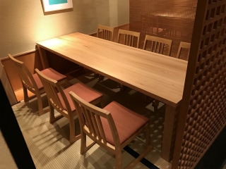 新潟市中央区の【よしの寿し】様に北海道産春楡材テーブル・チェアをお届けしました！