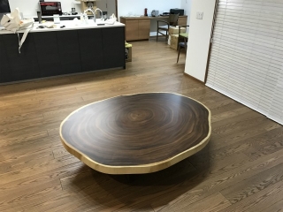 新潟市のＷ様邸へモンキーポット材輪切りテーブルをお持ちしました！