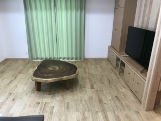 新潟市のＫ様邸へ101～123丸モンキーポット材輪切りテーブルをお届けしました！