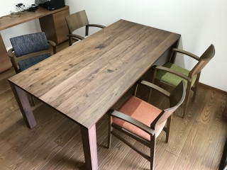 新潟市のＷ様邸へ【200幅ＷＮ材テーブル】【ナラ材アームチェア】を届けしました！