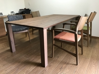 新潟市のＷ様邸へ【200幅ＷＮ材テーブル】【ナラ材アームチェア】を届けしました！