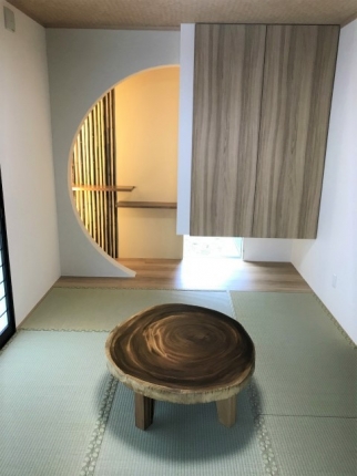 聖籠町のI様邸へモンキーポット材輪切りテーブルをお届けしました！
