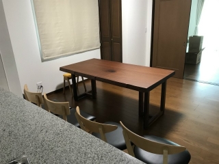 見附市のI様邸へ182幅サぺリ材一枚板ダイニングテーブルをお届けしました！