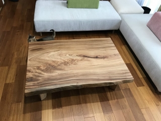 新潟市のK様邸へ122幅楠材フロアテーブルをお届けしました！