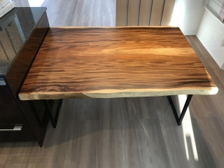 新発田市のS様邸へ135幅一枚板モンキーポット材テーブルをお届けしました！