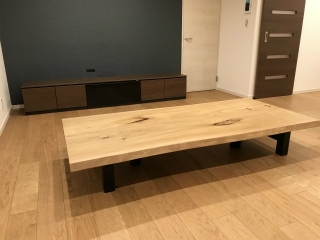 五泉市のＹ様邸へ200幅北海道産春楡材フロアテーブルをお届けしました！