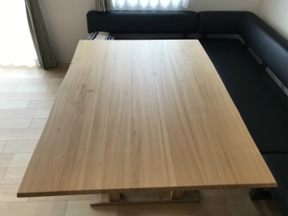 三条市のＭ様邸へ160幅北海道産ニレ材特注ダイニングテーブル・180幅タモ材テレビボードをお届けしました！