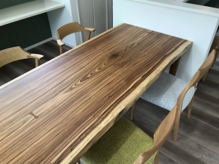 新潟市のＫ様邸へ192幅ベリー材ダイニングテーブル・チェアをお届けしました！