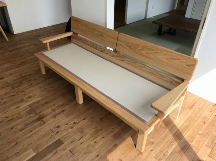 聖籠町のＭ様邸へ3人掛けあぐらソファをお届けしました！