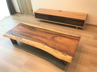新潟市のＴ様邸へ182幅一枚板モンキーポット材フロアテーブル・180幅ＴＶボードをお届けしました！