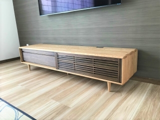 新潟市のＨ様邸へ183幅モンキーポット材一枚板フロアテーブル等をお届けしました！