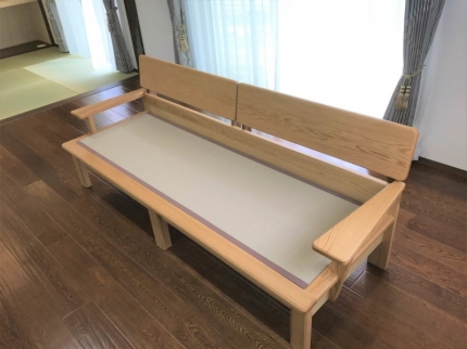 村上市のＯ様邸に３人掛け畳座あぐらソファをお届けしました！