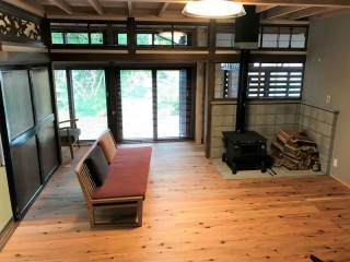 新潟市のO様邸へ胡桃材3人掛けソファをお届けしました！