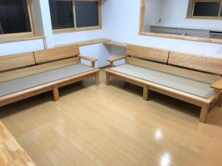 村上市のY様邸へ180幅タモ材フロアテーブル・3人掛け畳座あぐらソファをお届けしました！