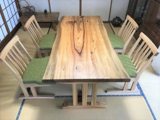 新潟市のT様邸へ180幅楠材一枚板ダイニングテーブル・チェアをお届けしました！