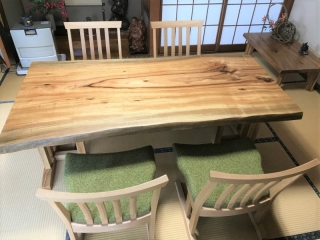 新潟市のT様邸へ180幅楠材一枚板ダイニングテーブル・チェアをお届けしました！