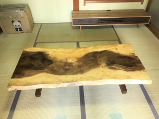 新潟市のO様邸へ166幅モンキーポット材一枚板フロアテーブル・180幅テレビボードをお届けしました！