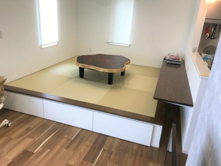 燕市のS様邸へモンキーポット材一枚板輪切りフロアテーブルをお届けしました！