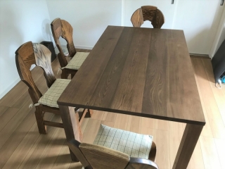 新潟市のY様邸へ160幅春楡材特注ダイニングテーブルをお届けしました！