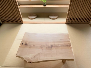 新潟市のT様邸へ【122幅一枚板栃材フロアテーブル】お届けしました！
