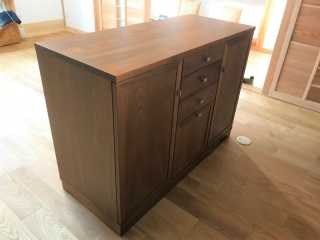 新発田市のT様邸へ120幅WN材カウンターボード・80幅ナラ材キャビネットをお届けしました！