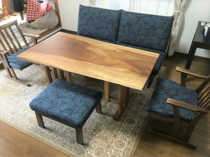 新潟市のI様邸へ151幅一枚板ムク材ダイニングセットをお届けしました！