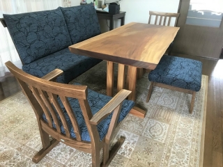 新潟市のI様邸へ151幅一枚板ムク材ダイニングセットをお届けしました！