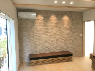 新発田市のS様邸へ180幅北海道産春楡材特注ダイニングテーブルセット・210幅TVボードをお届けしました！