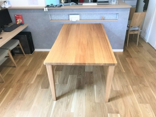 新発田市のH様邸へ160幅特注ナラ材ダイニングテーブルをお届けしました！
