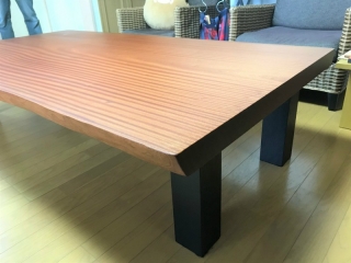 新潟市のY様邸へ182幅一枚板サペリ材フロアテーブルをお届けしました！