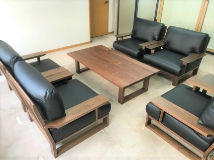 新発田市の企業様へBW材応接セットをお届けしました！