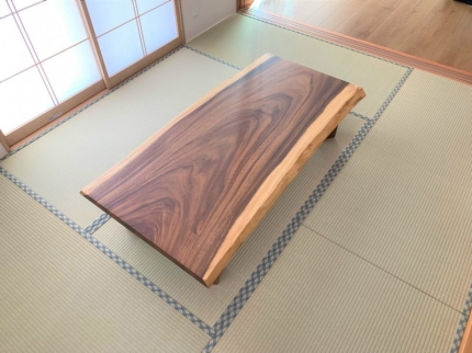 燕市のW様邸へ150幅一枚板モンキーポット材フロアテーブルをお届けしました！
