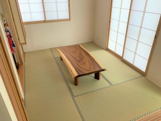 燕市のW様邸へ150幅一枚板モンキーポット材フロアテーブルをお届けしました！